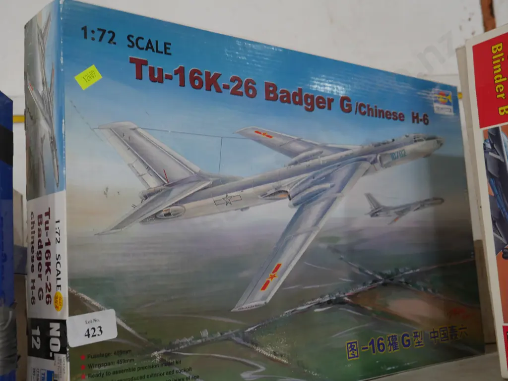 Tu-16K-26 Badger G/ Chinese H-6 model kit Image 1++