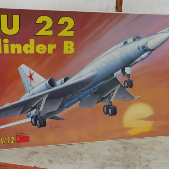TU 22 Blinder B model kit