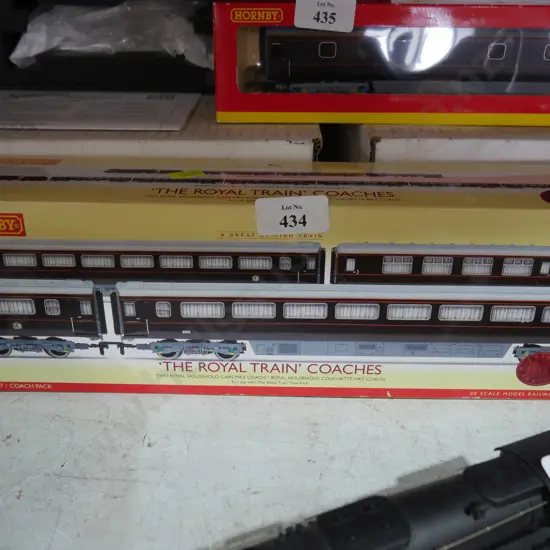 Hornby train set 'The royal train' coaches