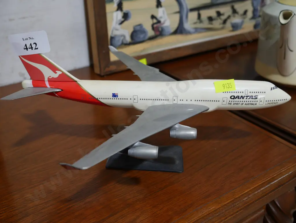 Qantas model plane Image 1++