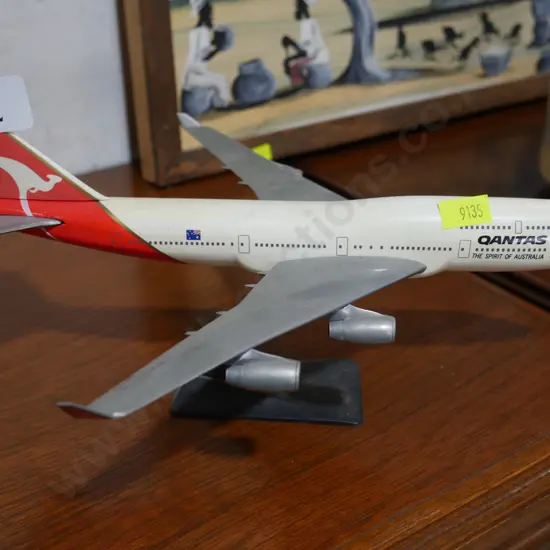 Qantas model plane