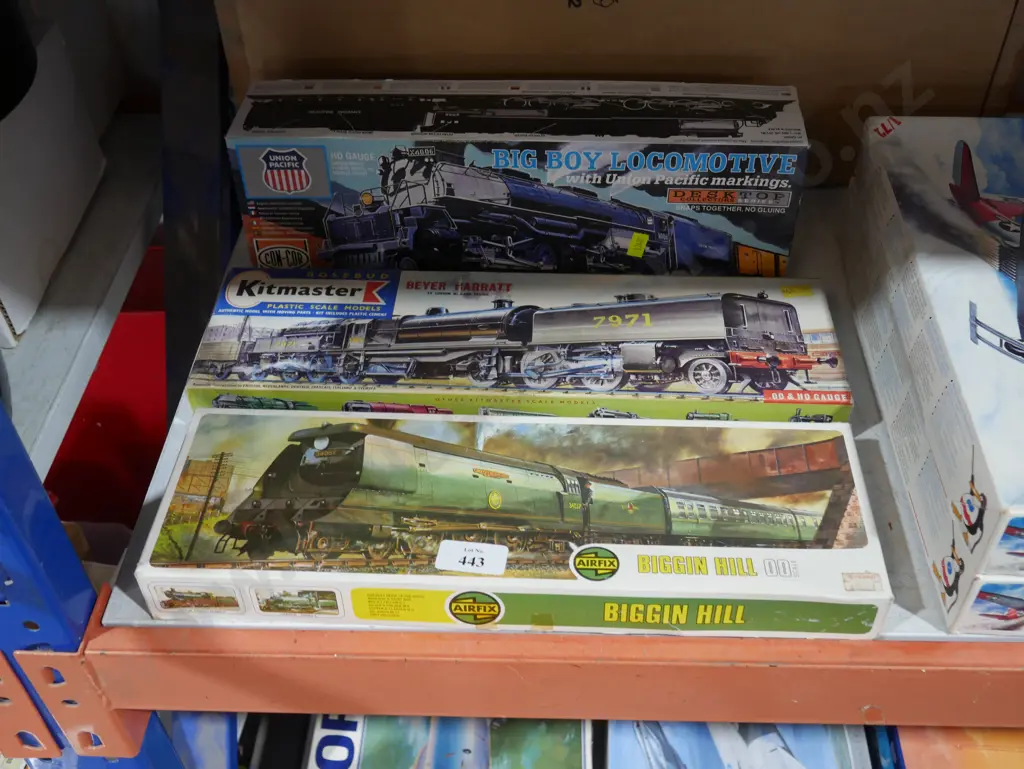 3 kit set model locomotives Image 1++
