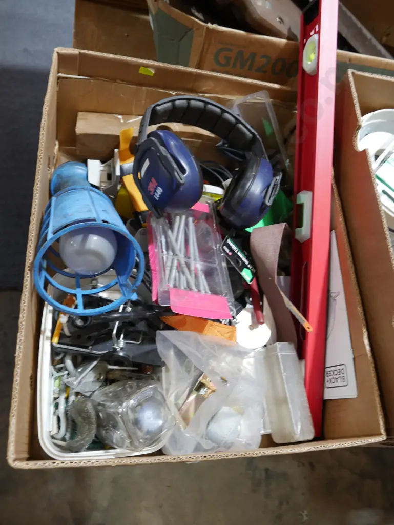 Level, ear muffs etc Image 1++