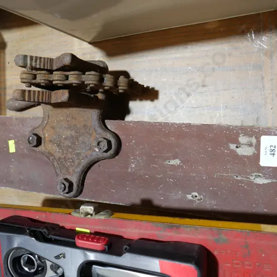 Chain pipe vice