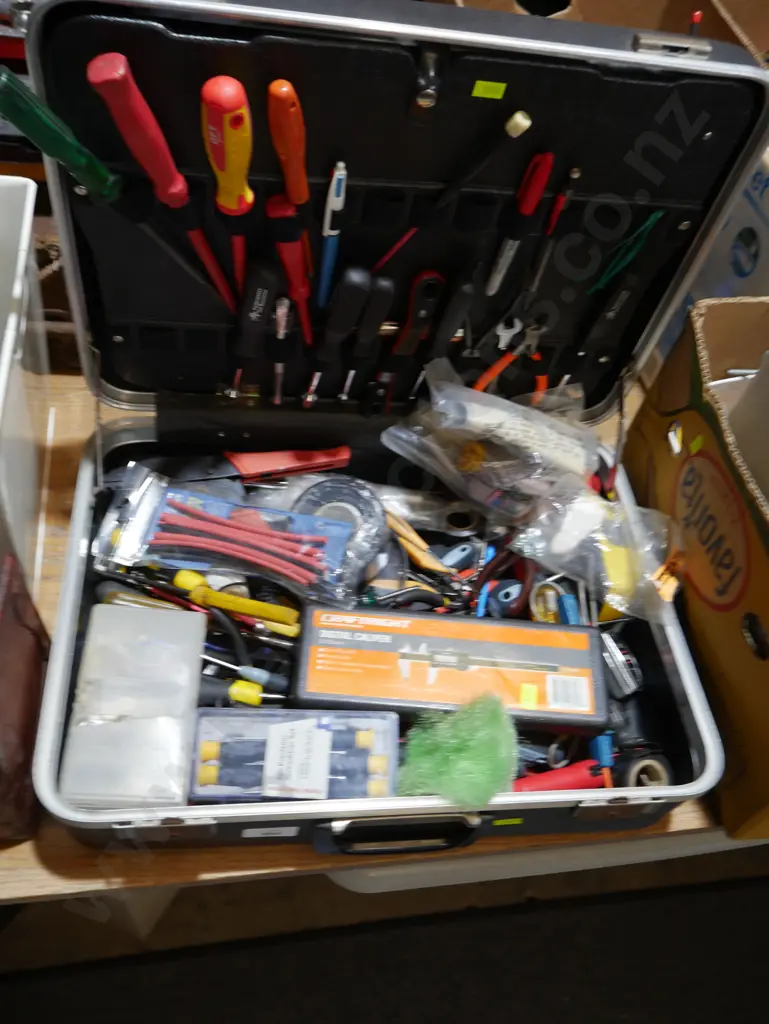 Toolbox and contents Image 1++