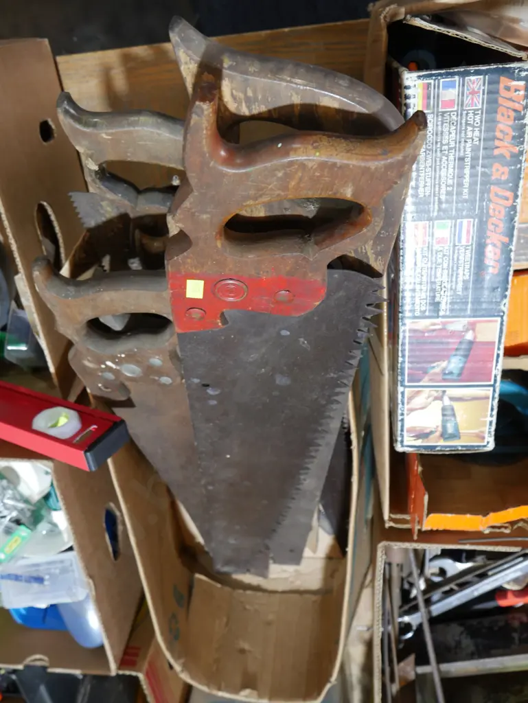 Assorted hand saws Image 1++