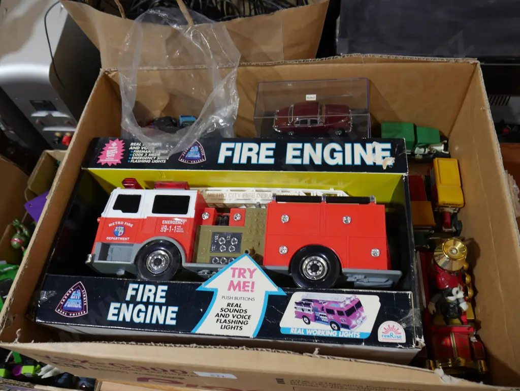 Toy fire engine, model cars Image 1++