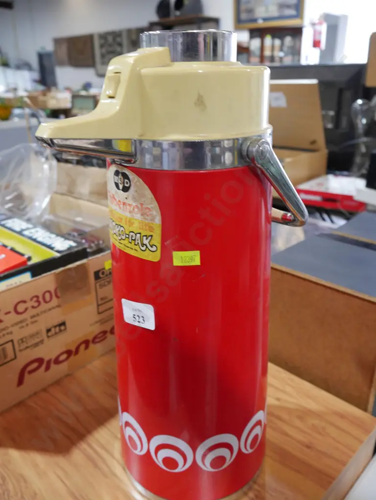 Hot water thermos Image 1++