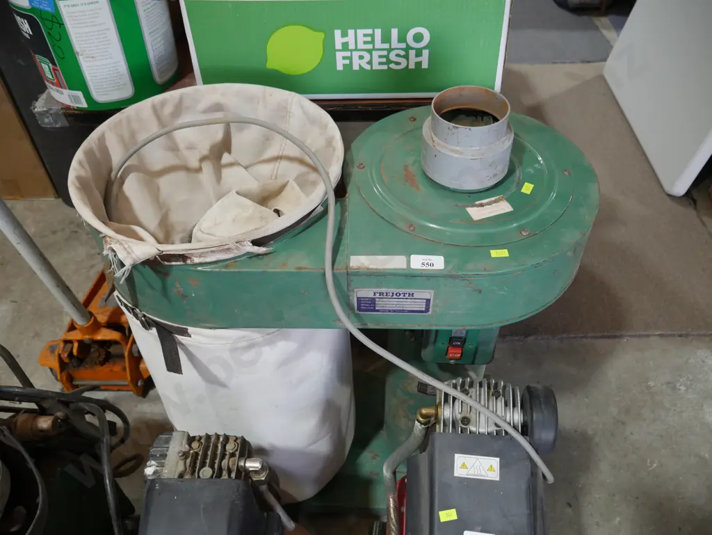 Vertical bag dust collector Image 1++