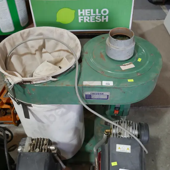 Vertical bag dust collector