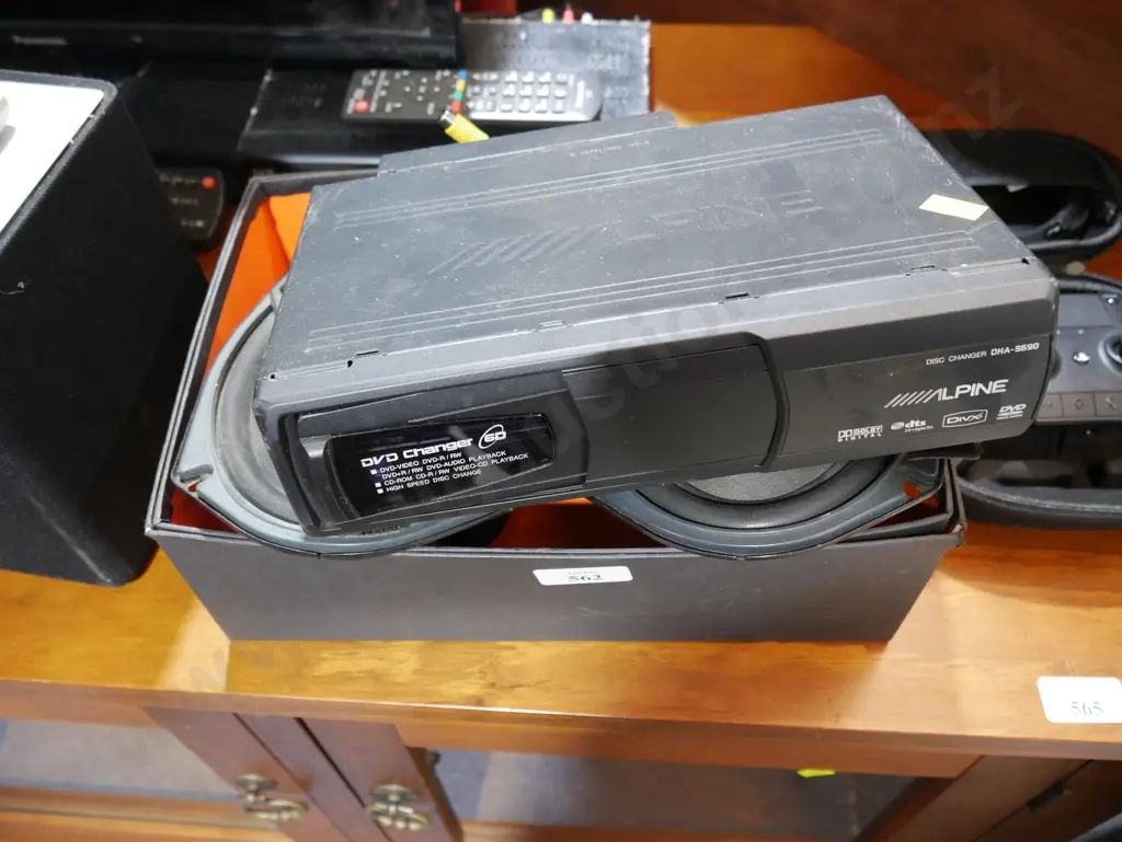 Alpine car stereo and speakers Image 1++