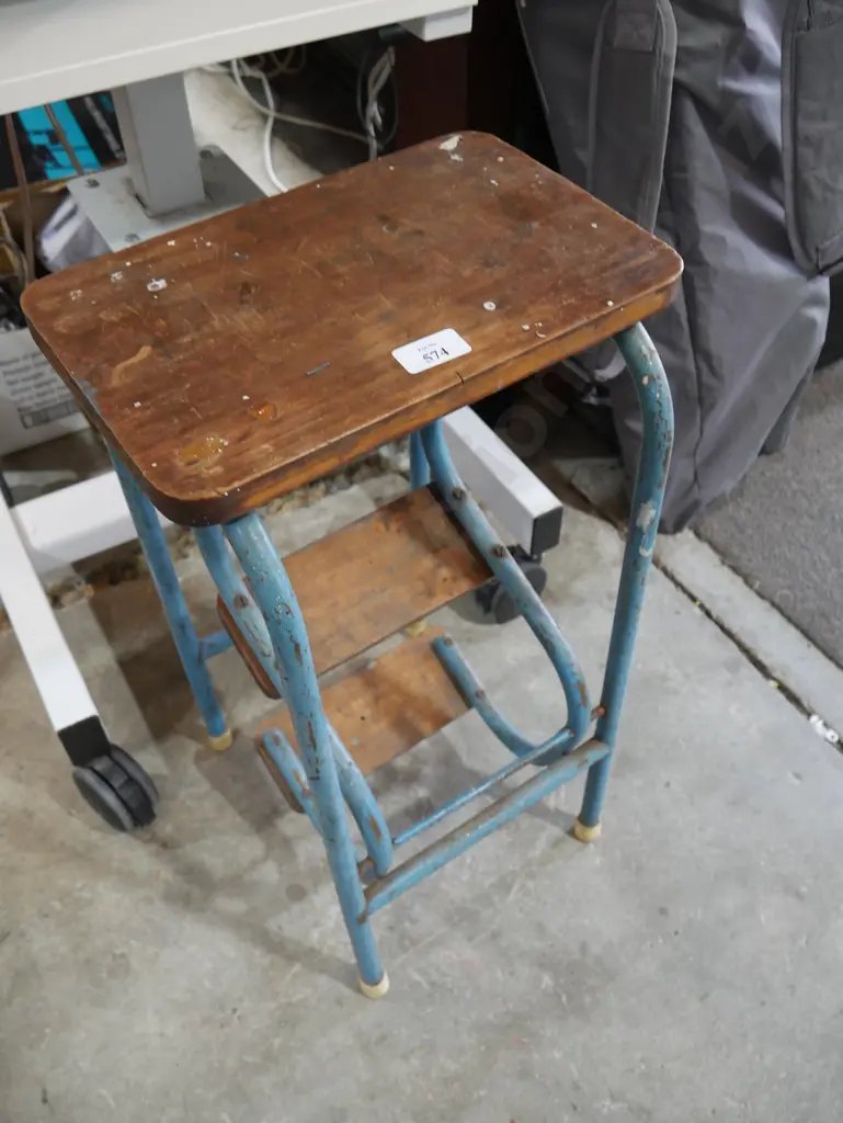 Vintage stepstool Image 1++