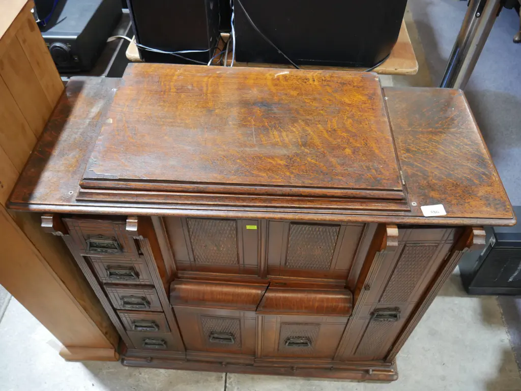 Vintage sewing cabinet Image 1++