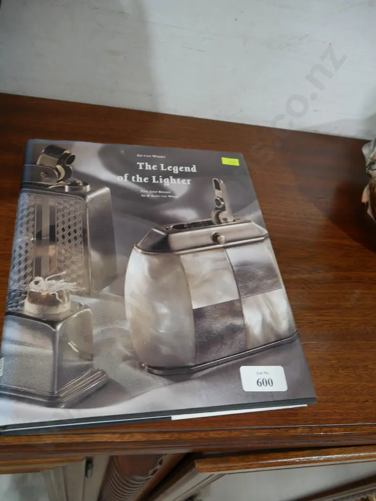 The legend of the lighter book Image 1++