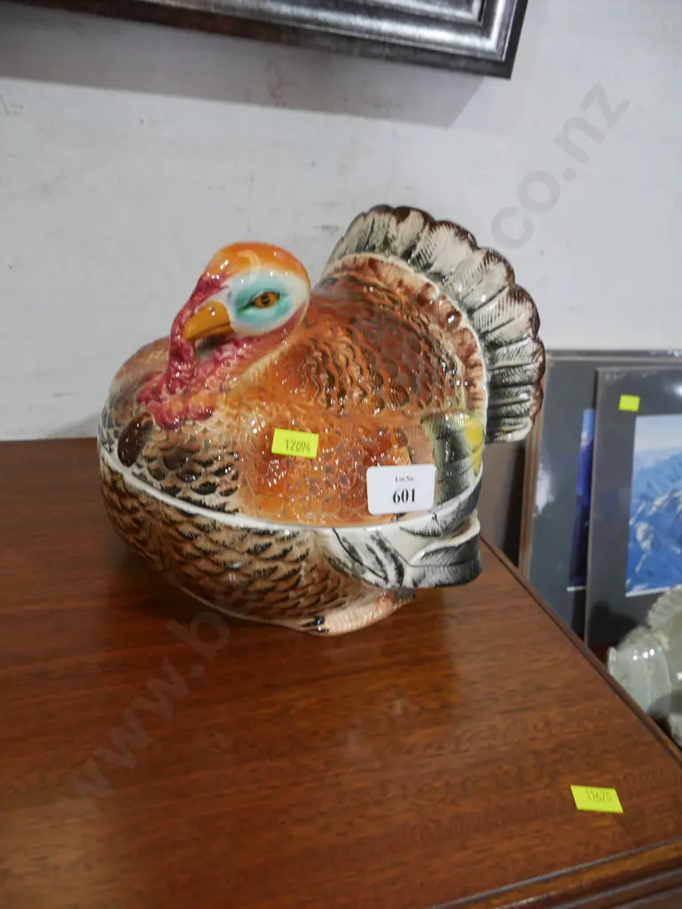 Turkey lidded dish Image 1++