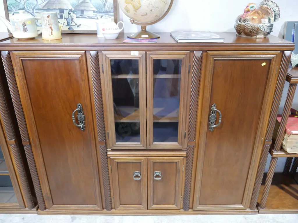 Sideboard Image 1++