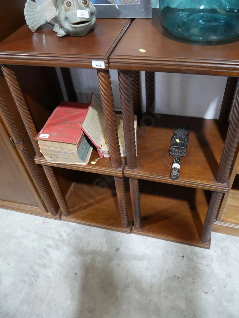 Pair of 3 tier shelves Image 1++
