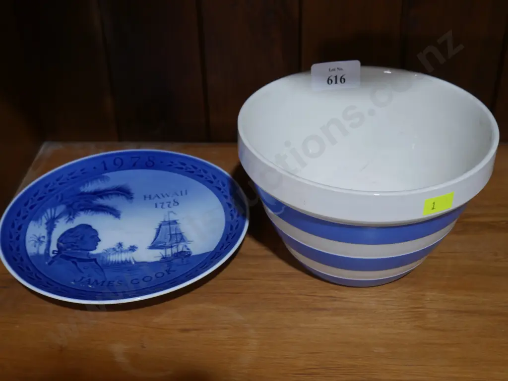 Cornishware bowl and Royal Copenhagen plate Image 1++