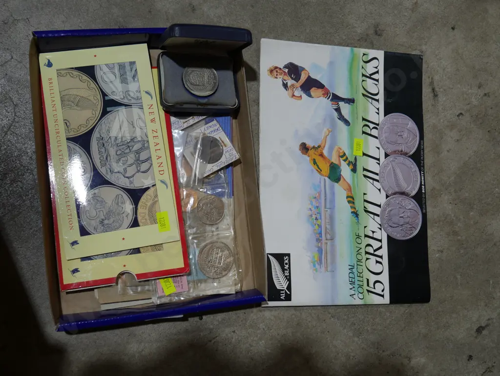 Assorted coins, etc Image 1++