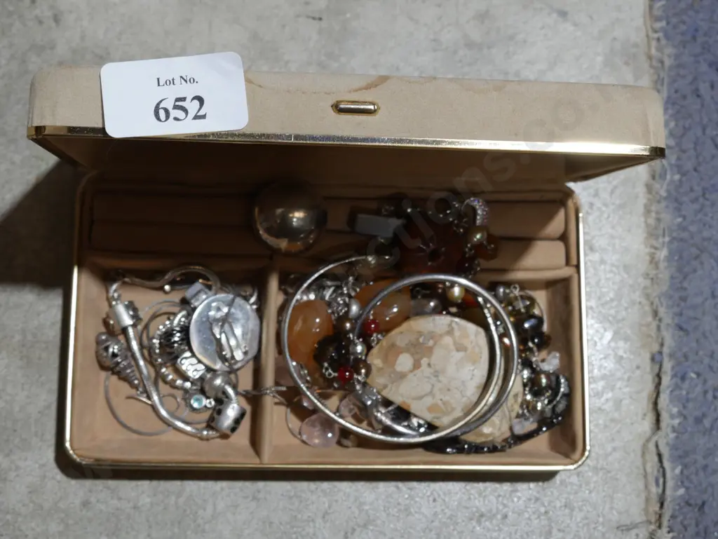Jewellery Image 1++