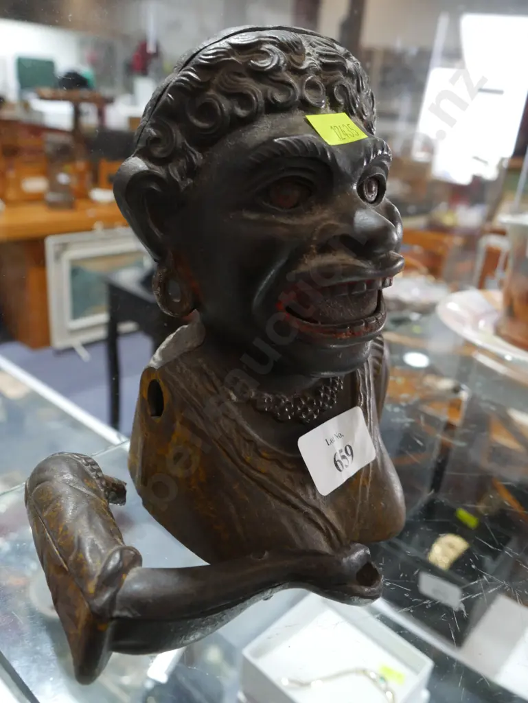 Dinah money box Image 1++
