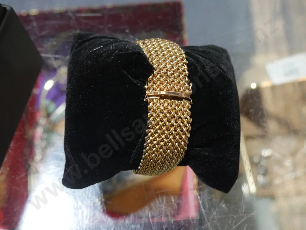 9 carat gold bracelet valuation $13,000 Image 1++