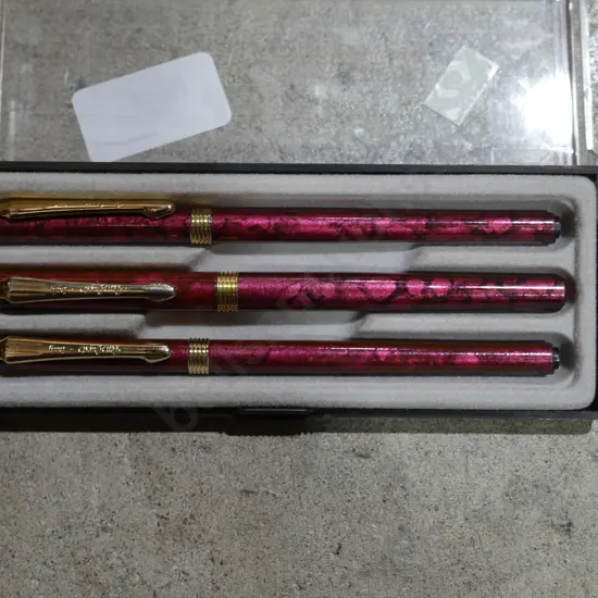 Set of fountain pens