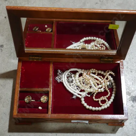Jewellery box and contents
