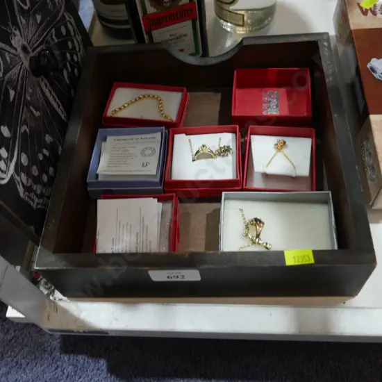 Assorted jewellery