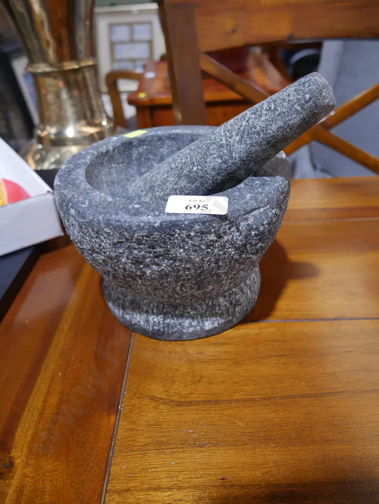 Mortar and pestle Image 1++