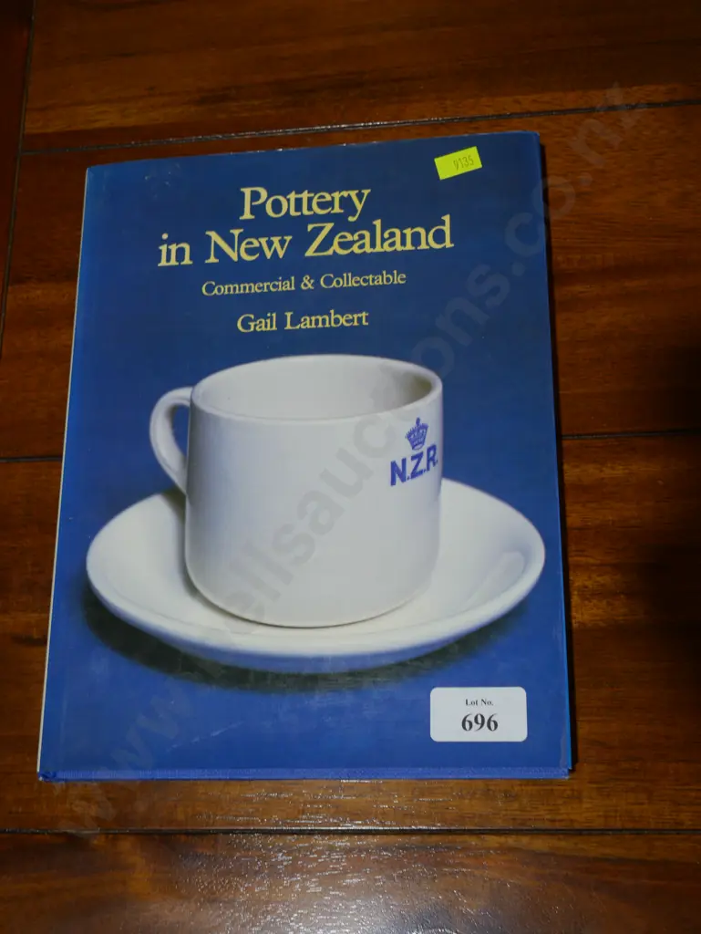 Pottery in New Zealand commercial and collectable book Image 1++
