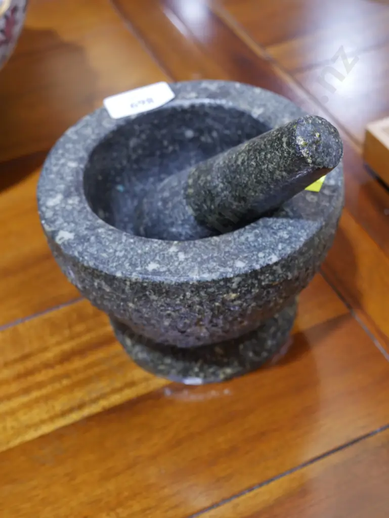 Mortar and pestle Image 1++