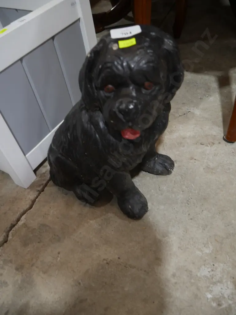 Concrete dog figurine Image 1++