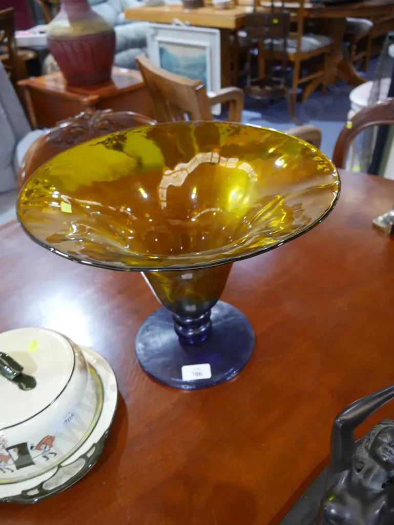 Art Glass pedestal bowl Image 1++