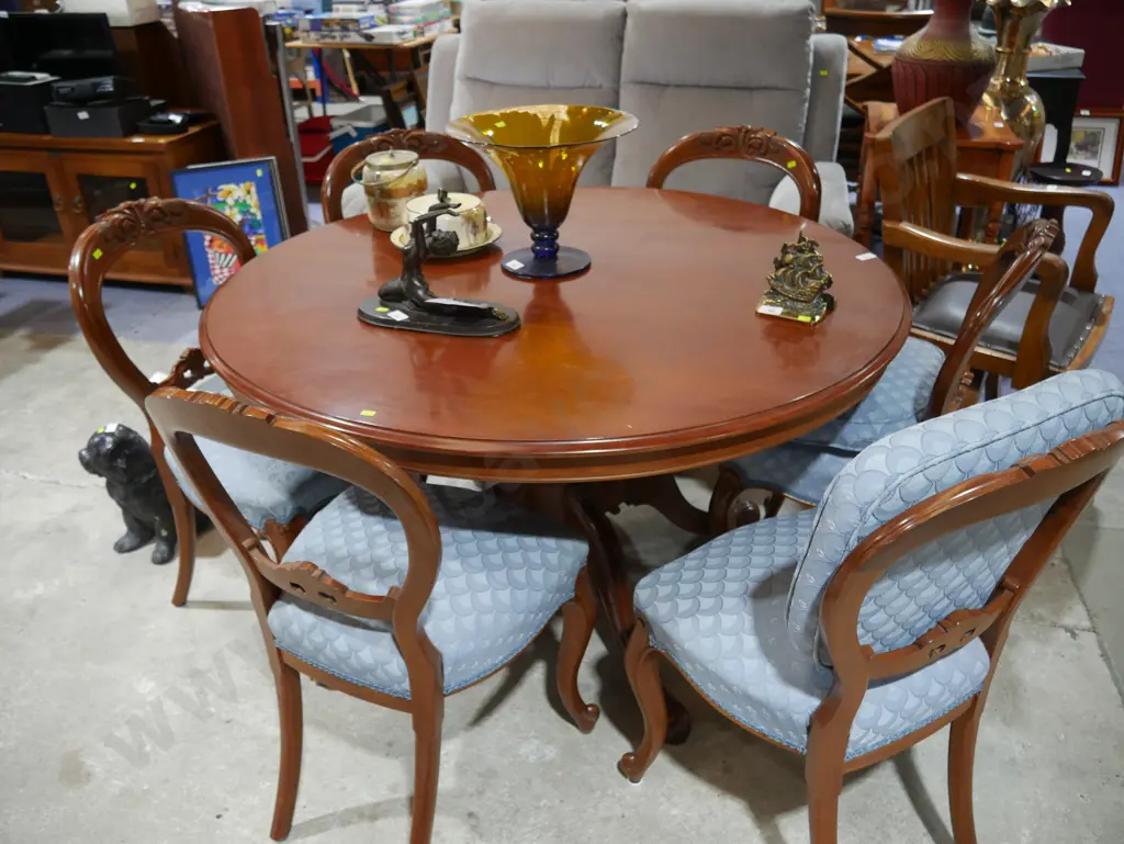 Round dining table and six chairs Image 1++