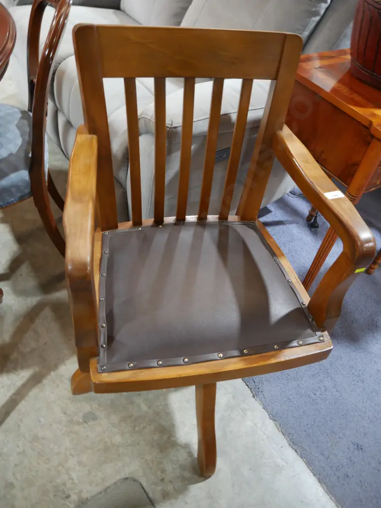 Captain's chair Image 1++