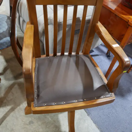 Captain's chair