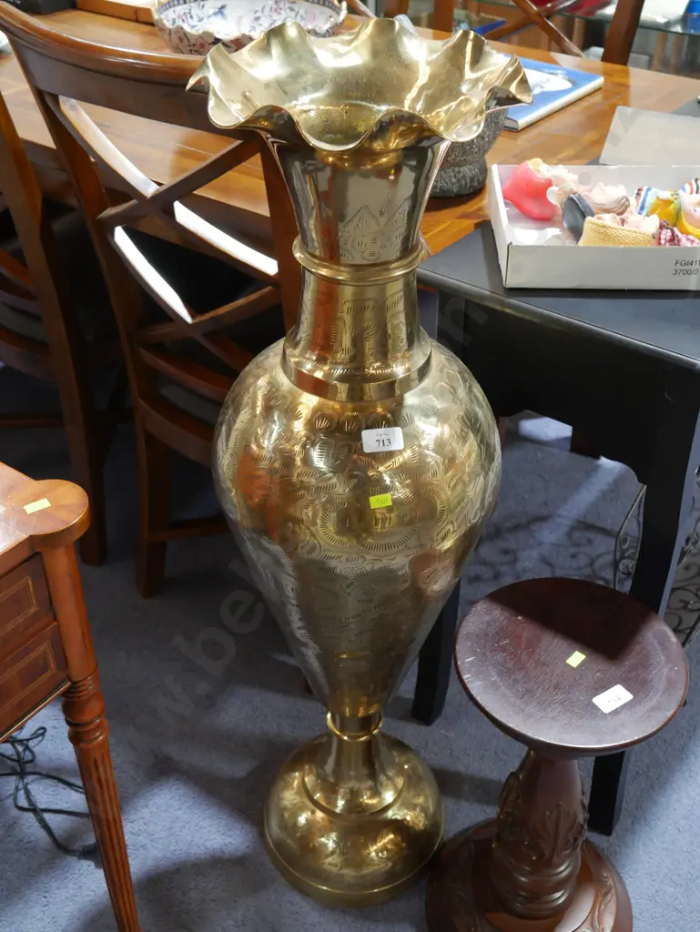 Large brass vase Image 1++