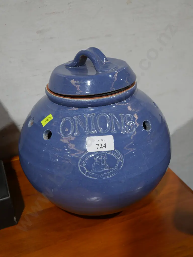 Christchurch pottery onions storage crock Image 1++