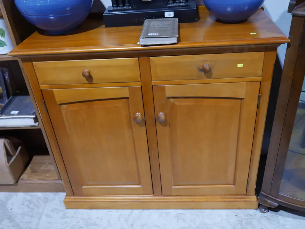 Sideboard Image 1++