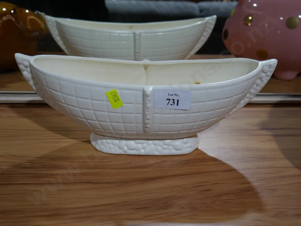 Crown Lynn vase, number 554 Image 1++
