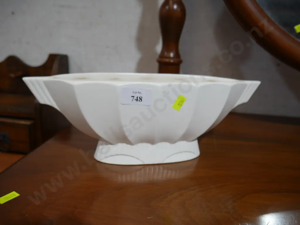 Crown Lynn vase Image 1++
