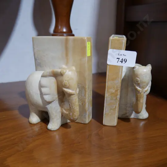 Elephant book ends