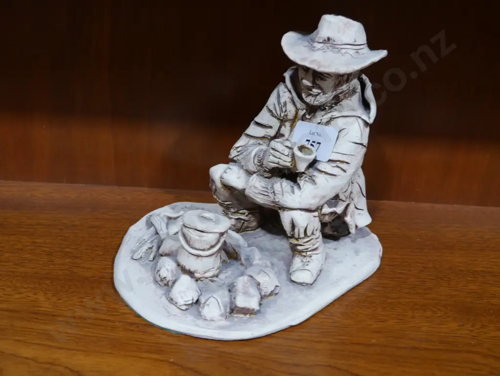Figurine ornament Image 1++