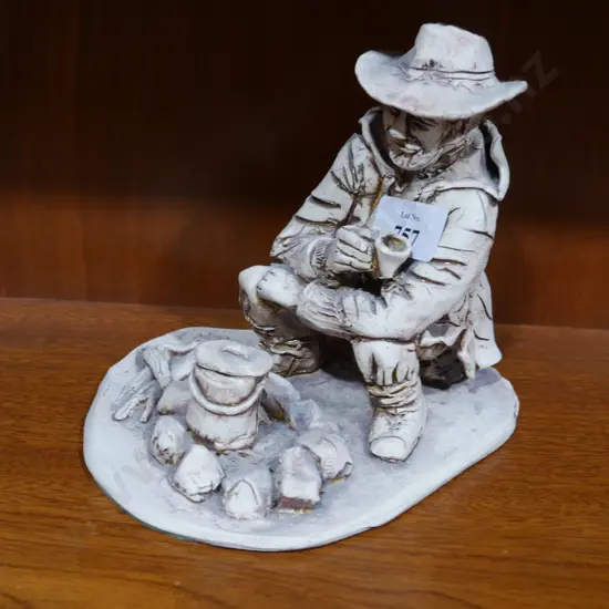 Figurine ornament