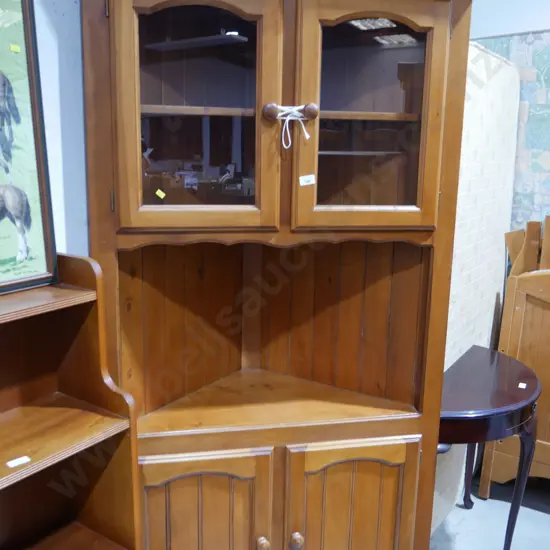 Corner cabinet