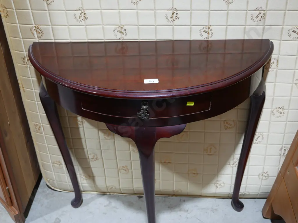 Half round hall table Image 1++