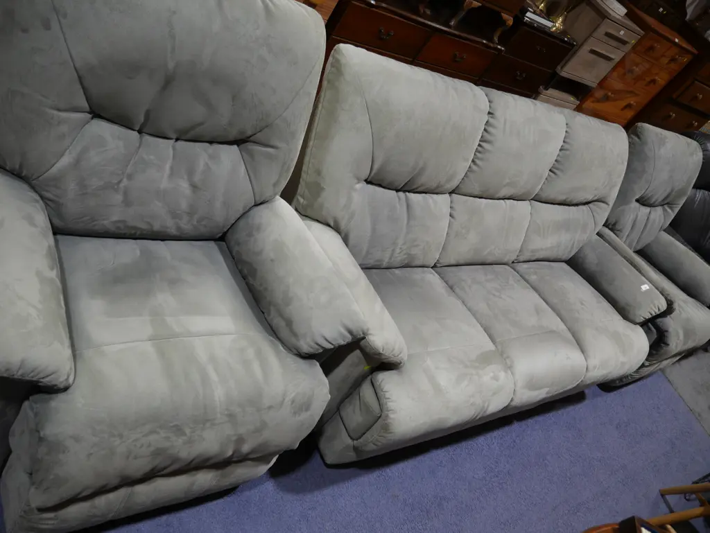 Three-piece lounge suite Image 1++