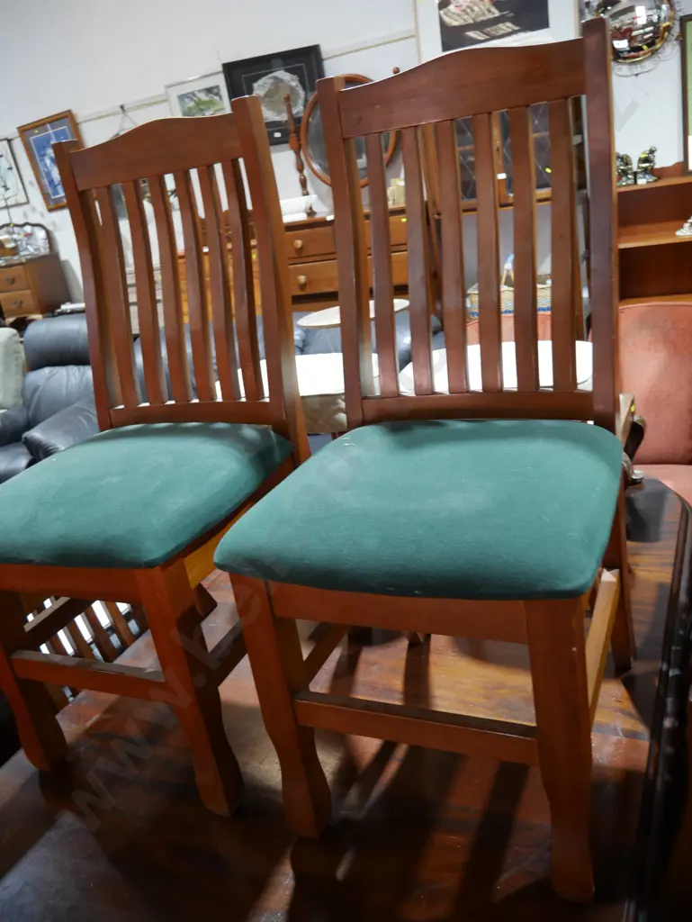Dining table and six chairs Image 1++