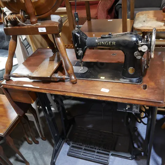 Singer sewing machine and table